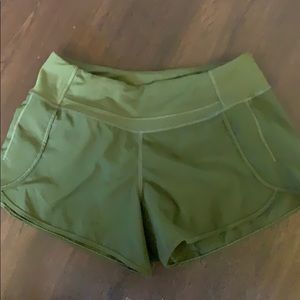 Born Primitive shorts size small